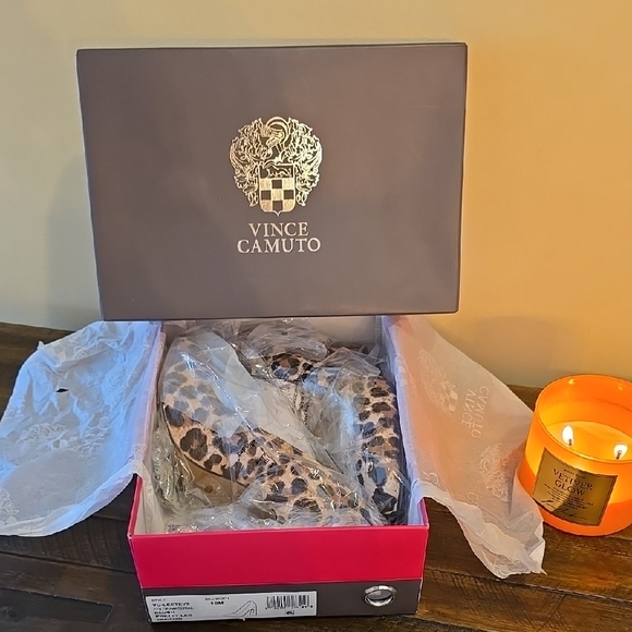 New In Box Vince Camuto Leetey Leopard Print Pumps - Picture 10 of 11